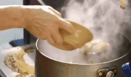 这部新加坡12年前拍的美食纪录片,藏着许多秘密