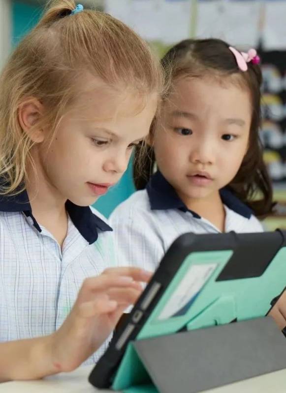 前美国总统夫人亲自指导过的新加坡学生,居然在这间学校?