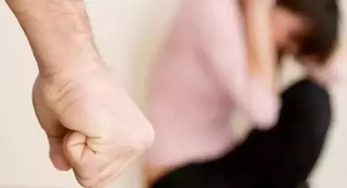 中國籍護士當著兒子面，狂扇女傭10個耳光：會打到你非常害怕爲止