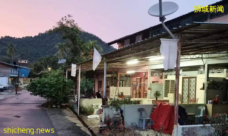 印尼淪陷!日增近4萬例、上千人死亡!警察扮鬼、民衆搶牛奶,新加坡送救援物資