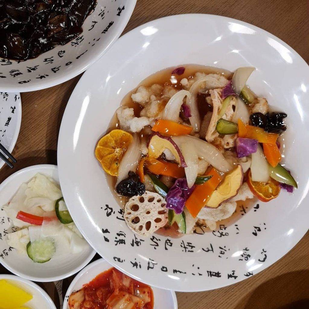 來Itaewon Jjajang嗦面!🍜炸醬面+海鮮面+糖醋肉,將韓劇裏的中華料理搬進現實