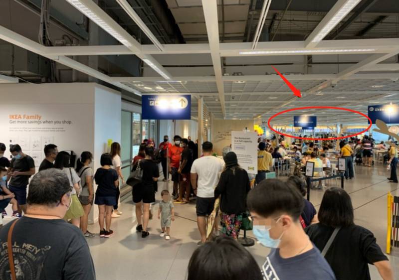 實拍！新加坡宜家餐廳排隊幾十米，人擠人，他們都爲這個而來