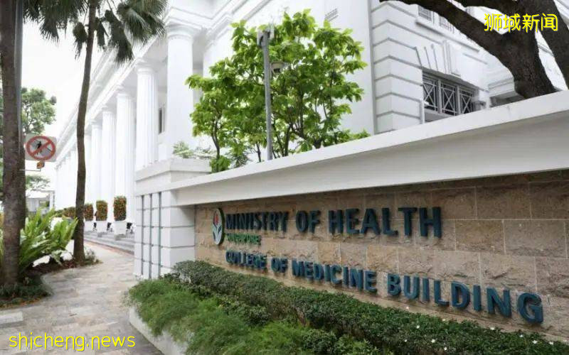 7月26日和27日,新加坡民众可到两个居民委员会中心领取自助检测仪