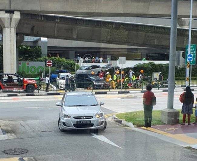 女郎被撞卷车底一句锺 民防花几翻辛苦才救出