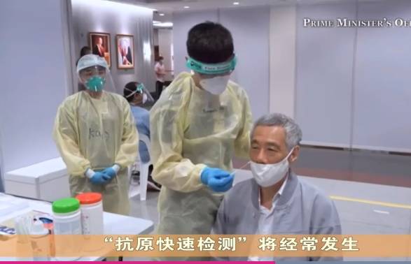 這小夥居然“捅了”新加坡總理，總理居然說“沒事！不痛！”