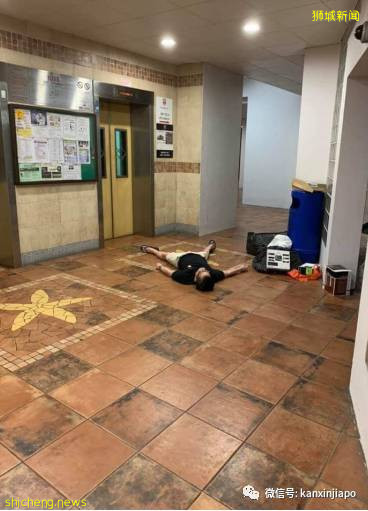 新加坡咖啡厅再次上演耍酒疯群战,深夜黑衣男子倒在组屋电梯前