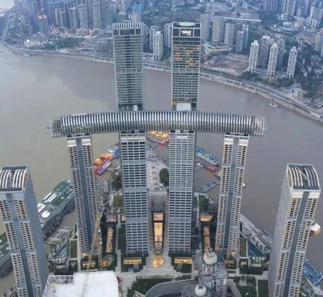 华人地区第一城？香港、新加坡综合对比