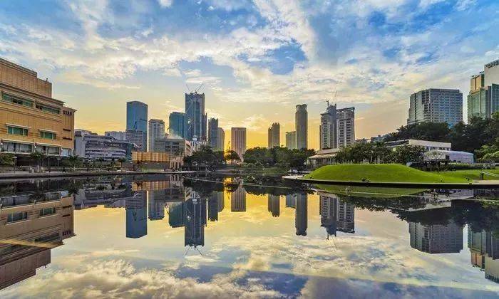 新加坡一直是公认的世界宜居国家和城市，WHY