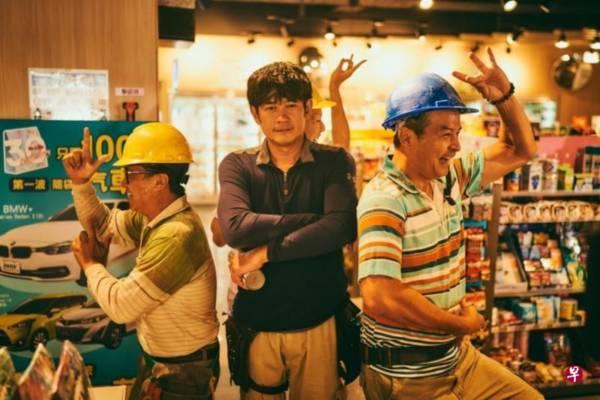 李铭顺年初一没回老家 陪老婆儿子欧洲过年