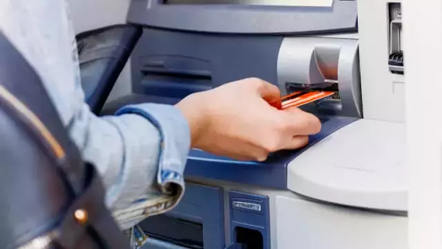 判了!新加坡大华银行前副总裁挪用近500万新币,坐牢9年