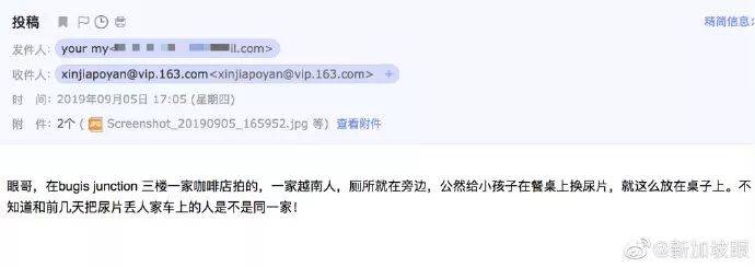 在新加坡餐厅桌子上，女子当众给宝宝换尿布