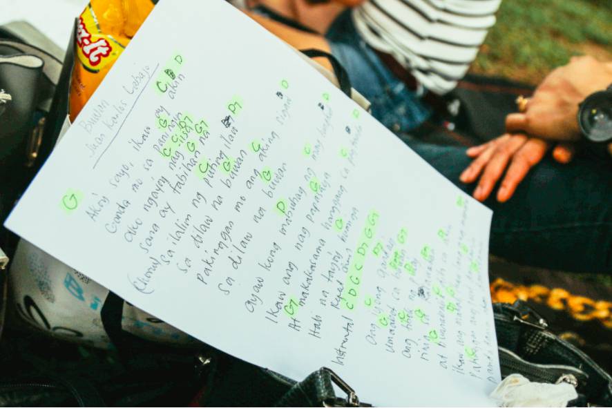 新加坡一处公寓规定:禁止女佣使用公共设施,否则将被驱逐