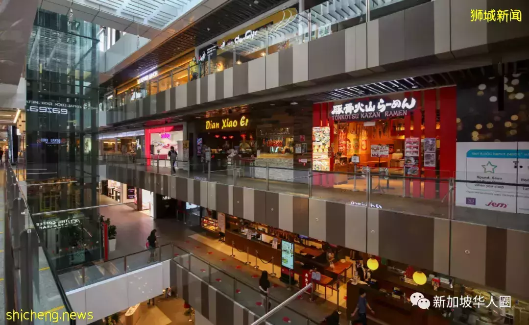 新加坡餐飲業員工確診不斷,人手嚴重短缺!薪水門檻勞工稅統統漲