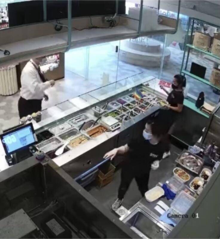 支持同性恋 被骂下地狱 百人现身力挺女摊主