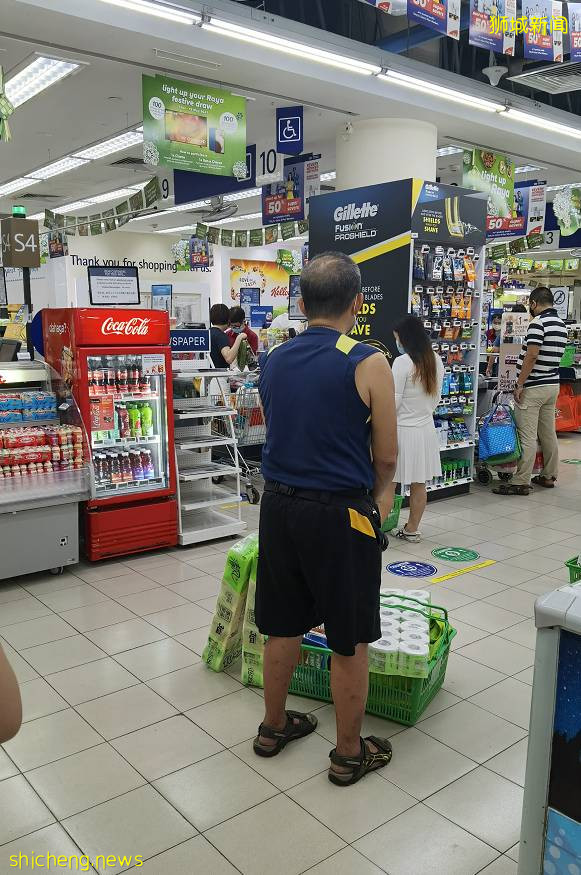 新加坡部分超市又被瘋搶！部長發聲讓穩住