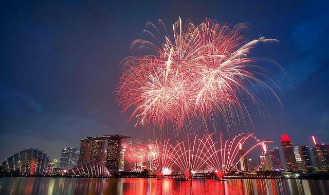 新加坡跨年烟火秀,疫情前VS疫情后