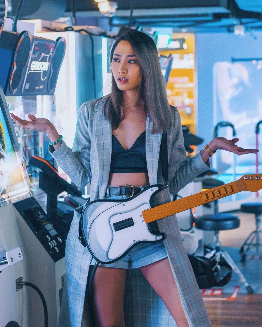 吃瓜~27歲新加坡前環球小姐,因盜刷銀行卡或將入獄2個月