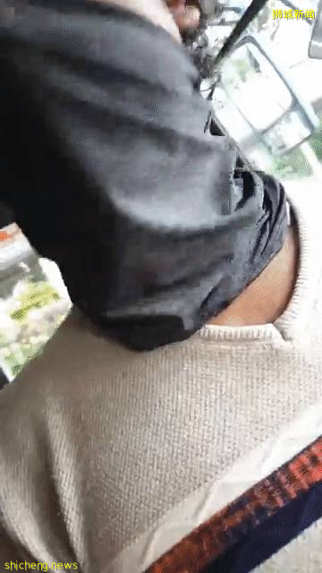 “你要红我让你红”!围脖当口罩被拒上车,男子开直播骂爆车长
