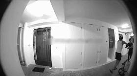 疫情下新加坡还有人冒死偷鞋?网友:口味这么重,喜欢原味儿