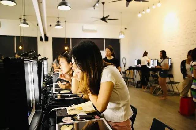 2021年趁著疫情充实自己,跟新加坡明星御用化妆师们学专业化妆