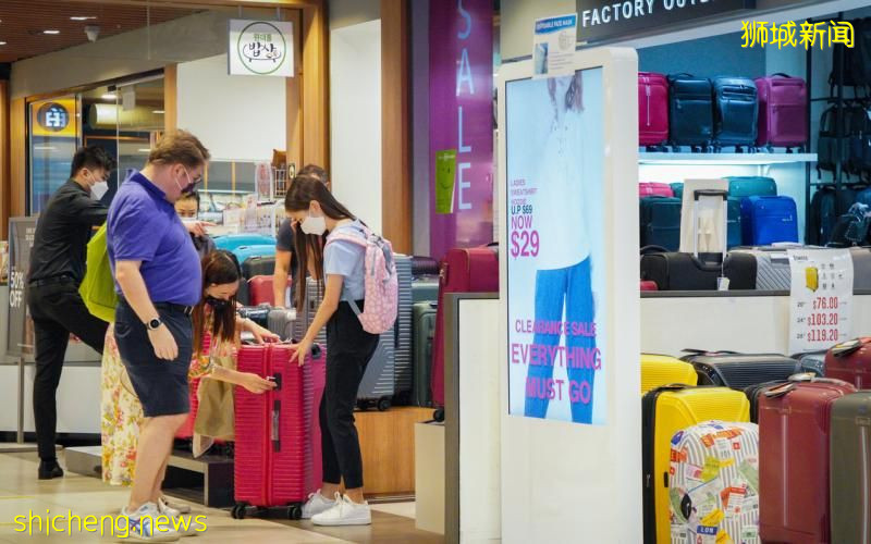 较多人出国游玩 带动旅游周边商品的需求