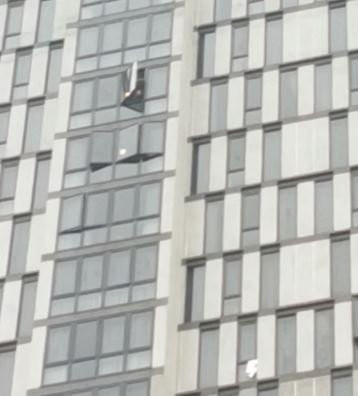 ◤複管令SOP◢迫不及待相見！ 男子返馬隔離 3孩子酒店外高喊“爸爸”