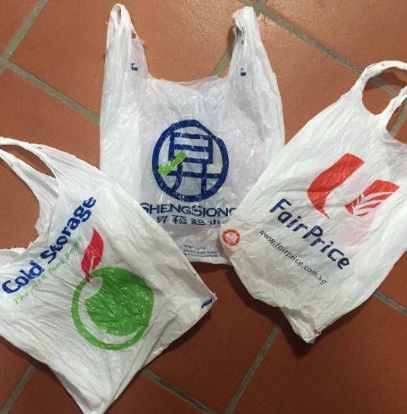 在新加坡，使用免费塑料袋的时间不多了！准备收费