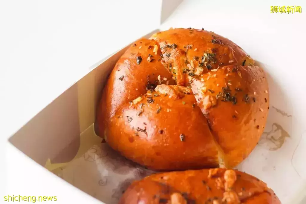 网友力推Everton Park烘焙小店Morimori Yogashi🥖招牌大蒜芝士面包+猫山王泡芙,馅多味佳👍