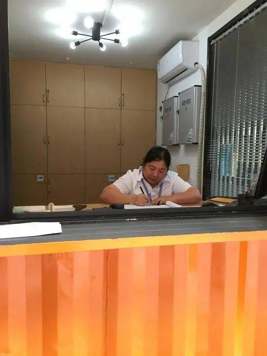 大学宿管阿姨业余陪考学会计,竟一次性通过!新加坡哪里可以兼职学会计