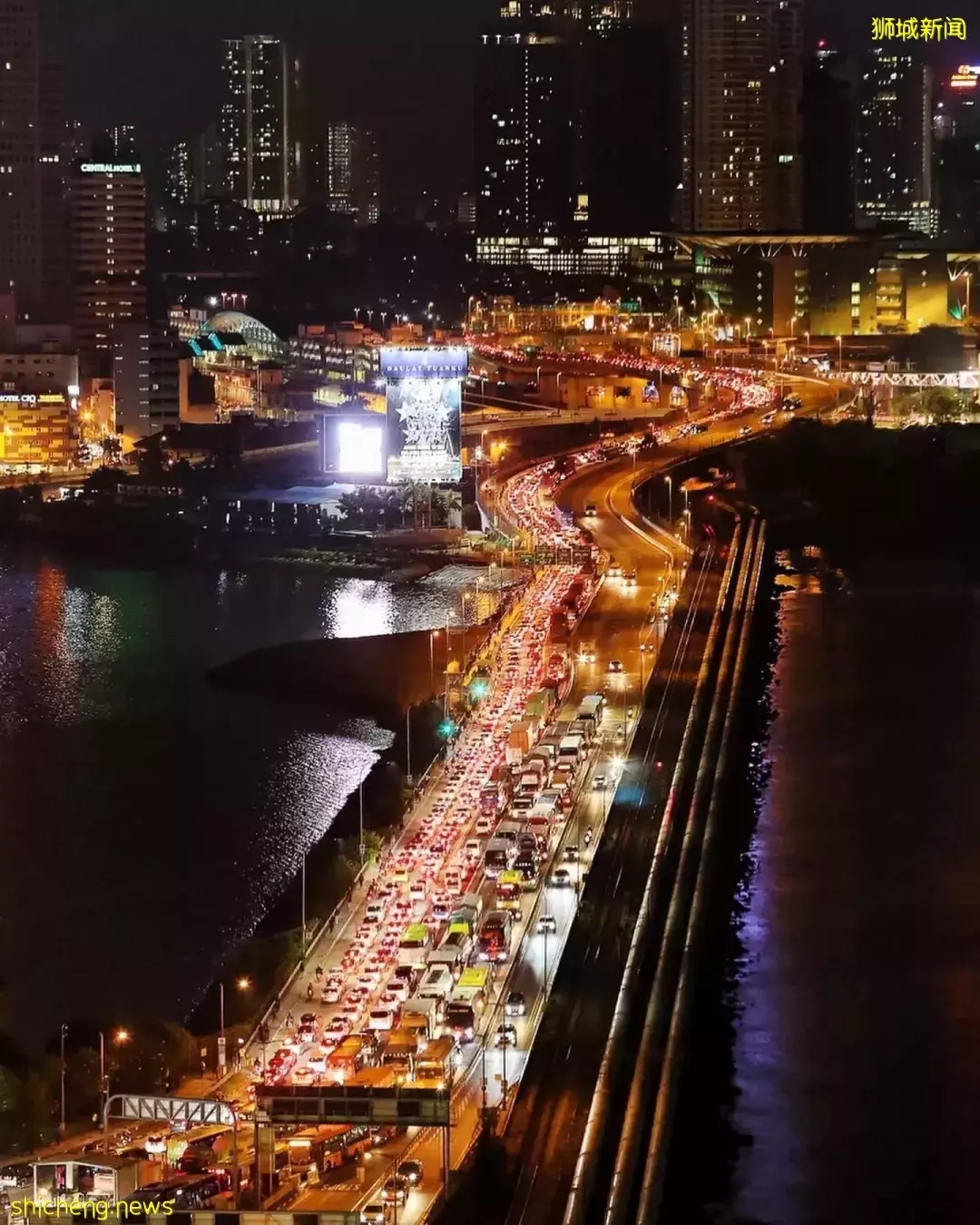 首个解封周末!新加坡全岛到处是人,机场、酒吧、商场,连新山也挤满!或进一步解封