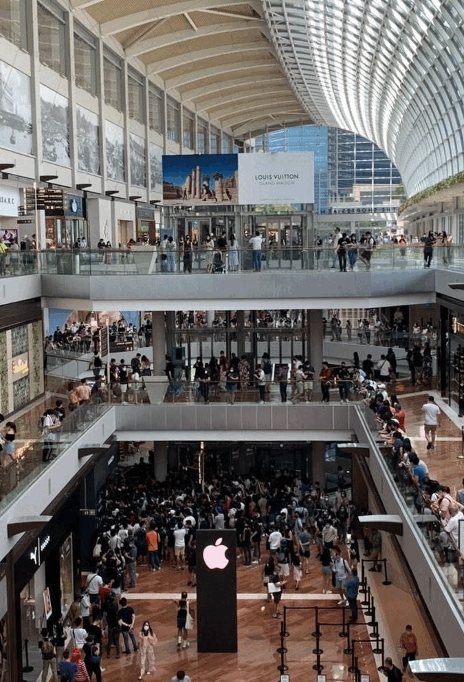 新加坡周末疯狂排队遭吐槽，但是这个手表品牌牵起了我的青春回忆