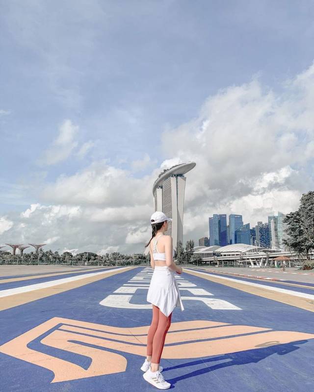 小新最夯网红地!超酷炫新航标志F1跑道