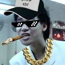 驚呆！新加坡公交司機脖子上戴幾公斤的金鏈子，什麽來頭