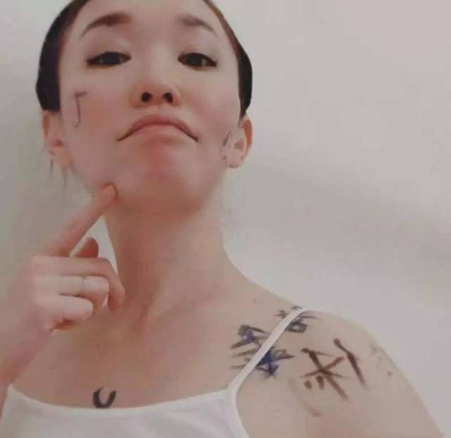 年近50的范文芳依旧是昔日的“新加坡第一美女”