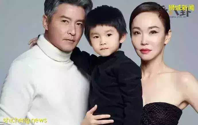 他們千裏奔赴中國,新加坡男明星感動大呼:好想買機票飛回家