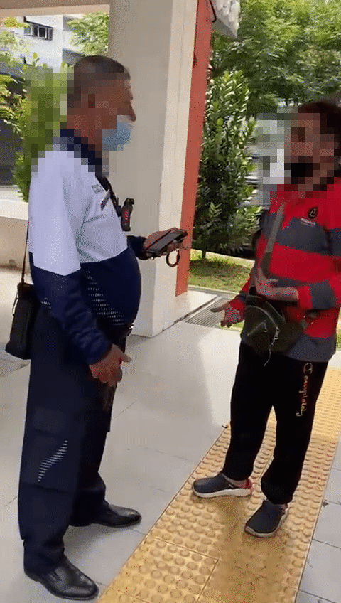 稽查员一秒变装成路人，在组屋楼下吸烟、乱丢烟蒂