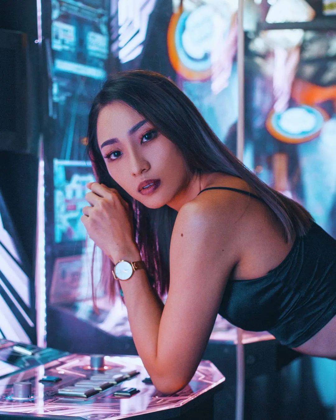 吃瓜~27歲新加坡前環球小姐,因盜刷銀行卡或將入獄2個月