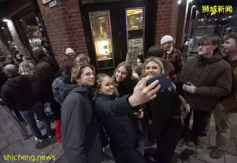 外媒狂贊新加坡:這才是新冠終結者,從頭到尾都做得對!瑞典官宣疫情結束