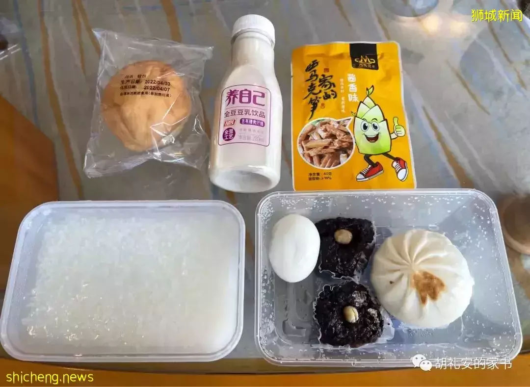 “从新加坡回到上海,封锁一再延长,我被卷入了这场前所未有的大事件”