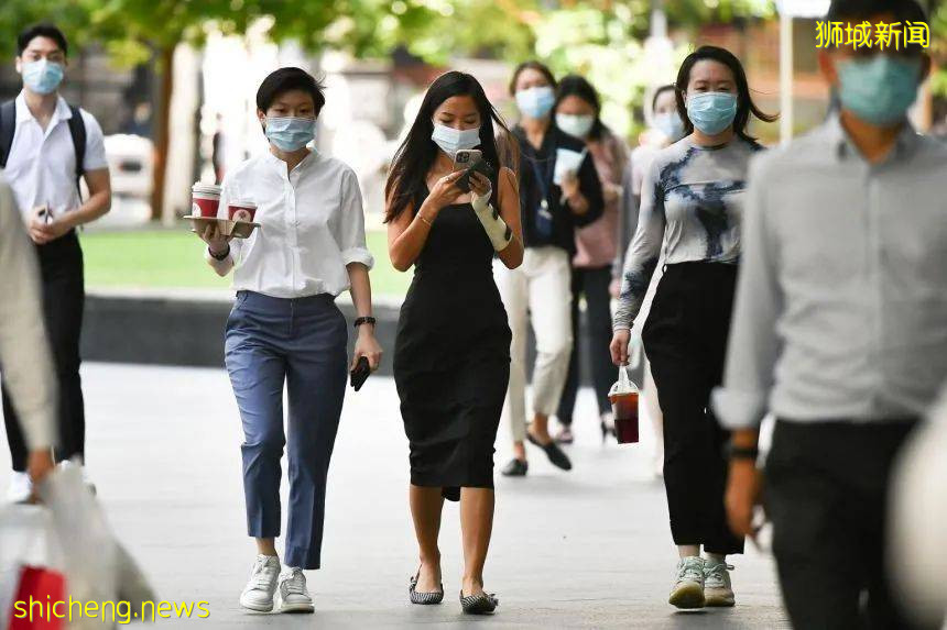 专家预测新加坡将日增1万！网友吐槽：喊了两年加油，最后自己参加总决赛