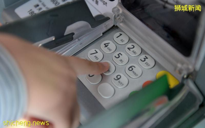 雇主信任给她银行卡 女佣盗提3万在家乡盖房