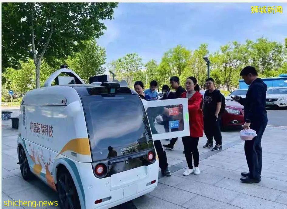 新加坡大學裏又搞事情,機器人送快遞和外賣,享受智能服務