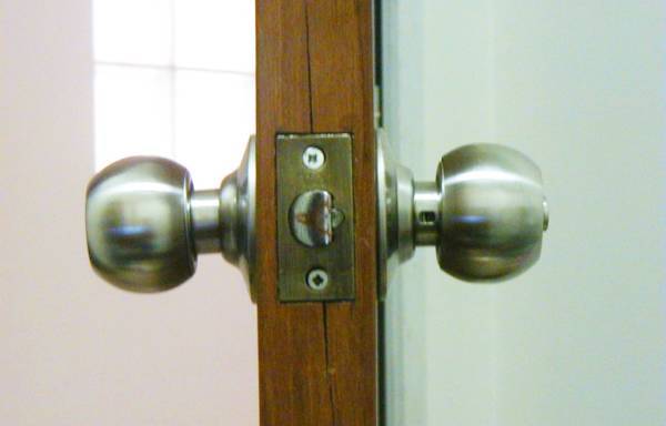 谎称生殖 器变形 狼父欲造假脱罪 多坐4年半牢