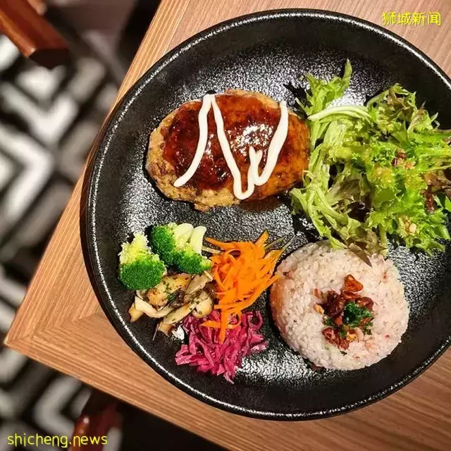 快来探新店!日本抹茶甜品Cafe Hachi来到新加坡了~🍵各式抹茶甜食及饮料,保证吸引你🤩