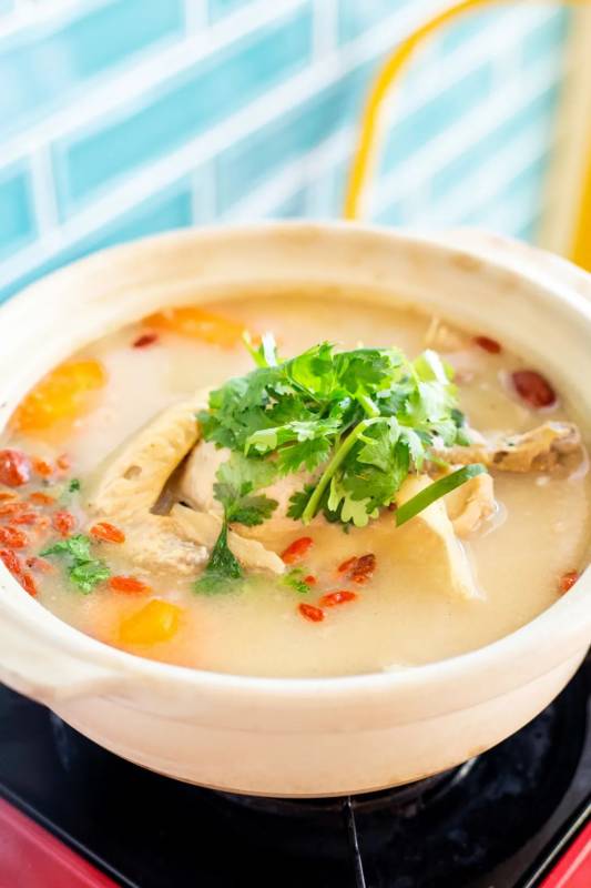 胖胖鸡携新装修强势回归!鸡公煲串烧自助买一送一,无限量供应