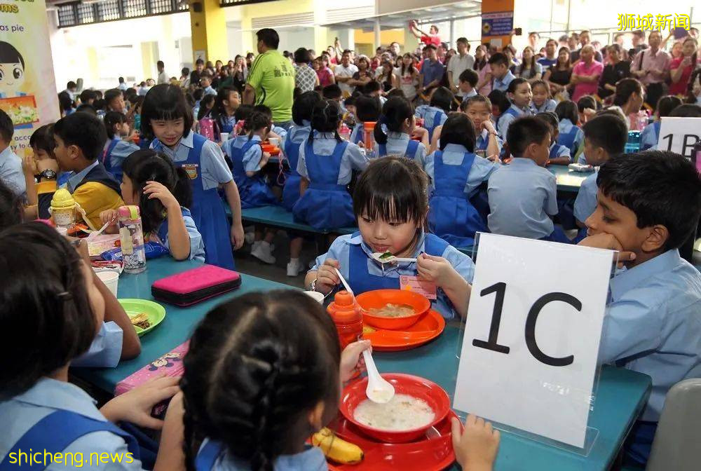 新加坡學生每天睡不夠!專家和家長建議推遲上課時間,可行嗎