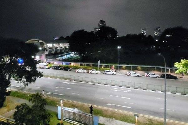 有人闯轨道遭撞毙 SMRT暂停服务