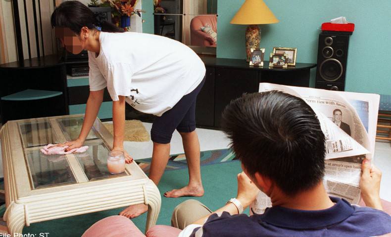 “我在新加坡的女佣，往饭里加了经血和尿...”