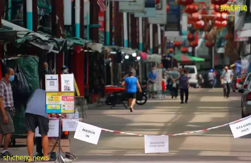 新加坡“人”一到邻国就放飞，逼的警察喊话：拖欠罚款将被禁止入境