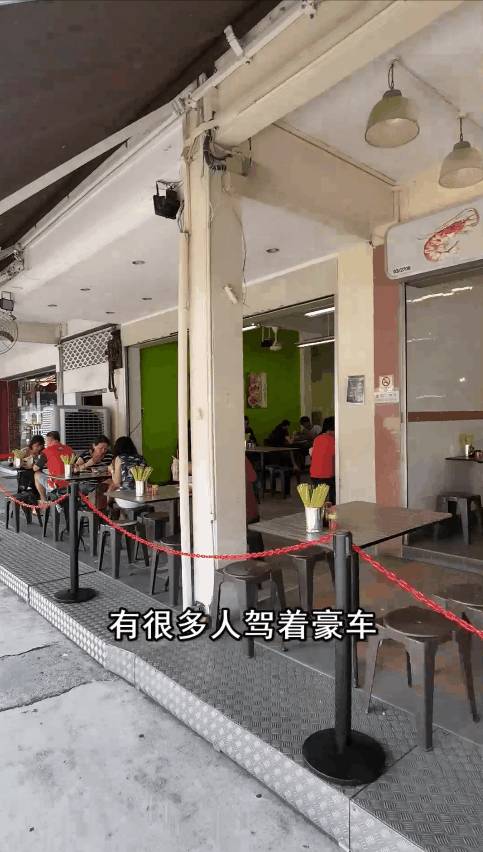 人气爆棚！新加坡老字号虾面：$6新币起一碗，虾汤浓郁，口口有虾黄